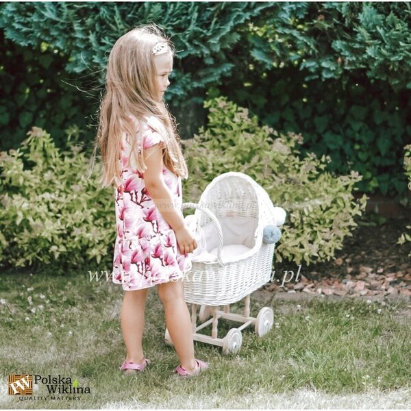 Passeggino per bambole in vimini bianco con pompon e finiture beige