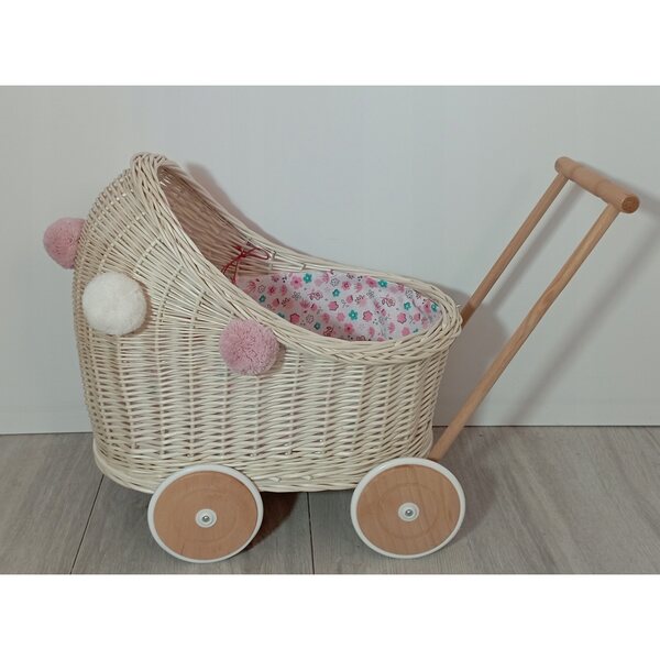 Weißer Puppenwagen aus Korbgeflecht, inklusive Bettwäsche und Holzrädern