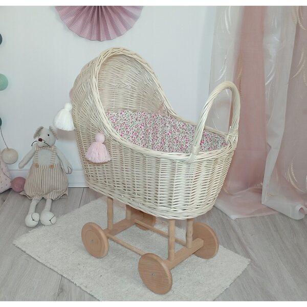 Passeggino per bambole in vimini bianco con biancheria da letto, ruote in legno, prodotto polacco