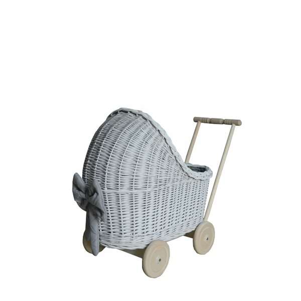 Weißer Puppenwagen aus Korbgeflecht mit Bettwäsche und Holzgriff