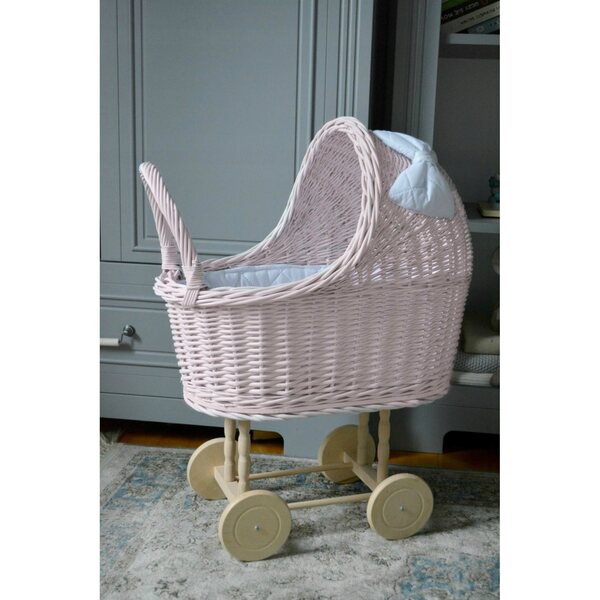 Korbkinderwagen und rosa Puppenbett mit Holzrädern – handgefertigt