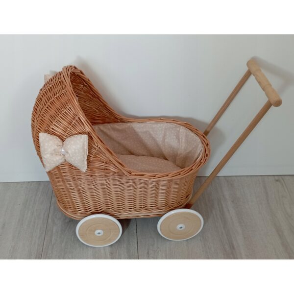 Puppenwagen aus Korbgeflecht mit Bettwäsche – natürlich und handgefertigt