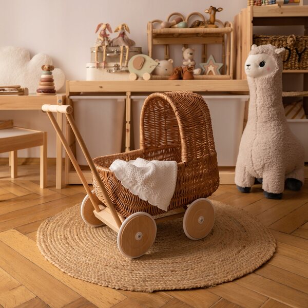 Passeggino per bambole in vimini naturale retrò: un giocattolo ecologico per bambini