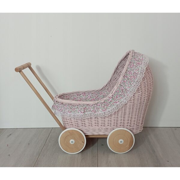Passeggino in vimini rosa per bambole con biancheria da letto e ruote in legno 45 cm