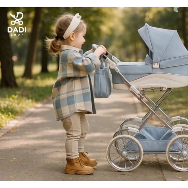 Blauer Mini-Kinderwagen für Junama Lulla-Puppen mit großen Rädern und verstellbarem Griff