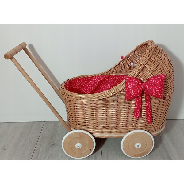 Passeggino in vimini per bambole con biancheria da letto naturale: un giocattolo ecologico per bambini