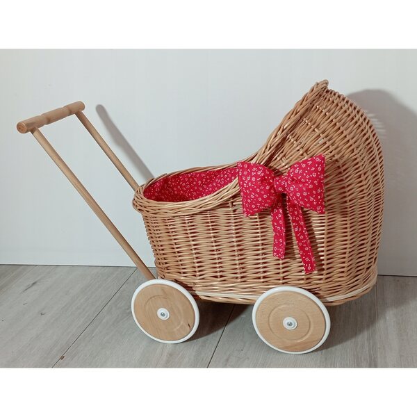 Passeggino in vimini per bambole con biancheria da letto naturale: un giocattolo ecologico per bambini