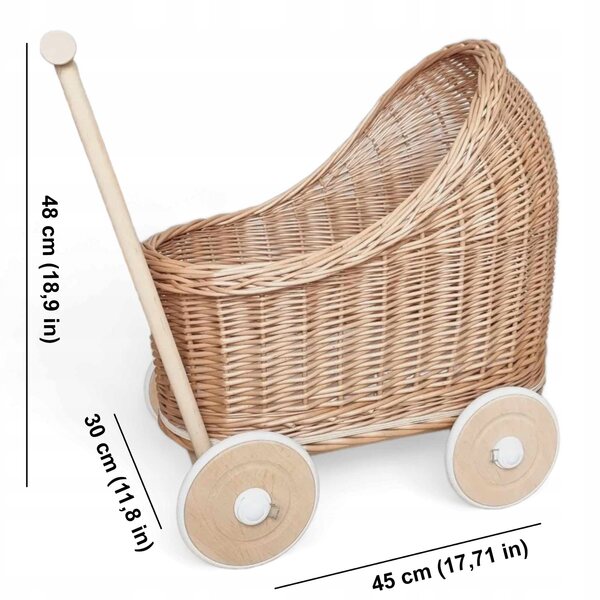 Ein Puppenwagen aus Korbgeflecht mit Holzrahmen – ein natürliches Geschenk für ein Mädchen