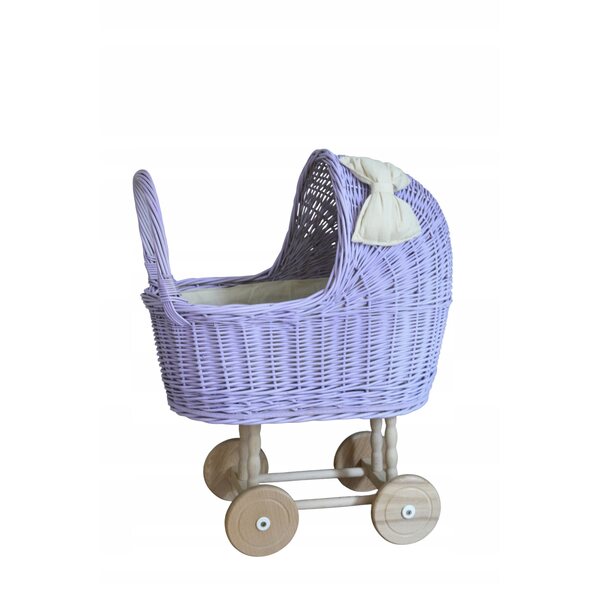Lavendelfarbener Puppenwagen aus Korbgeflecht mit ecrufarbener Bettwäsche, Retro-Stil, handgefertigt