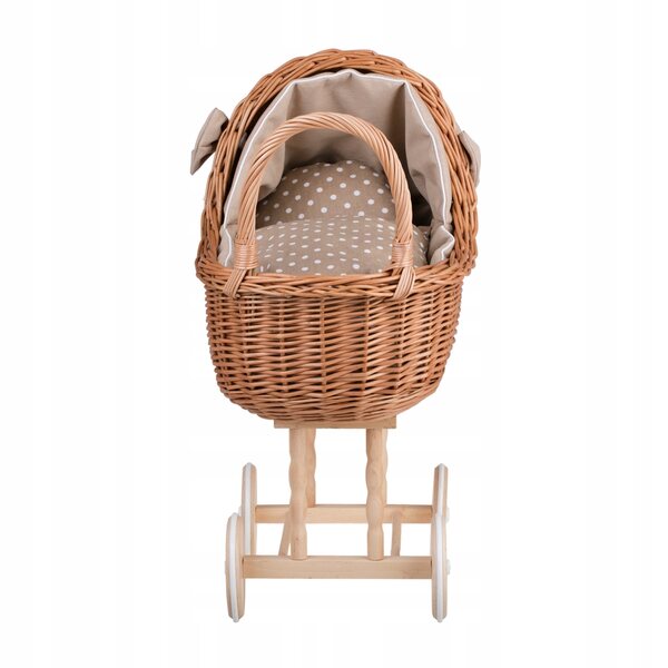 Passeggino in vimini per bambole con finiture beige, trapunta e cuscino: un giocattolo ecologico per bambini