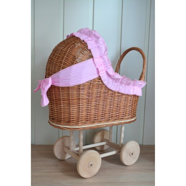 Passeggino per bambole in vimini rosa con cuscino e trapunta cuciti a mano