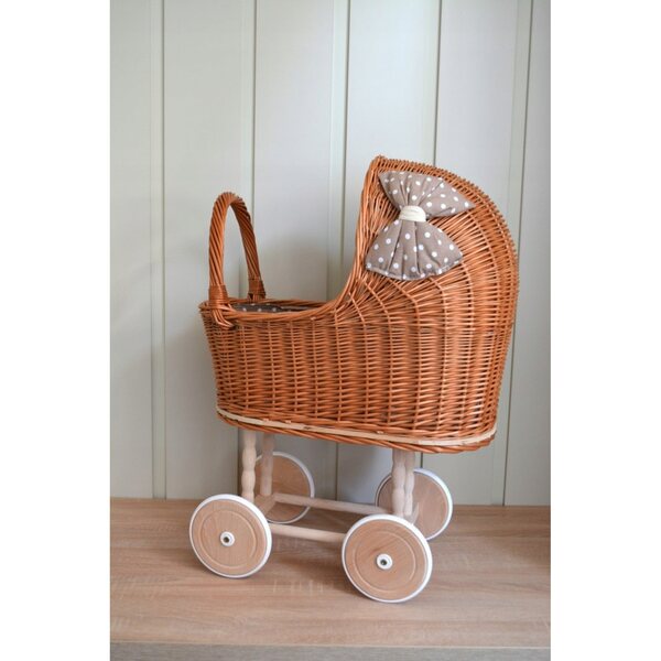 Puppenwagen aus Naturgeflecht mit Gummirädern und beige-weißen Details