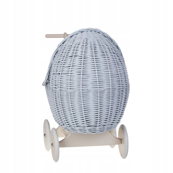 Puppenwagen aus Korbgeflecht mit blauer Polsterung, Kissen und Leinendecke
