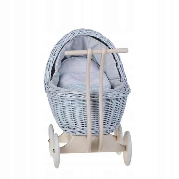 Puppenwagen aus Korbgeflecht mit blauer Polsterung, Kissen und Leinendecke