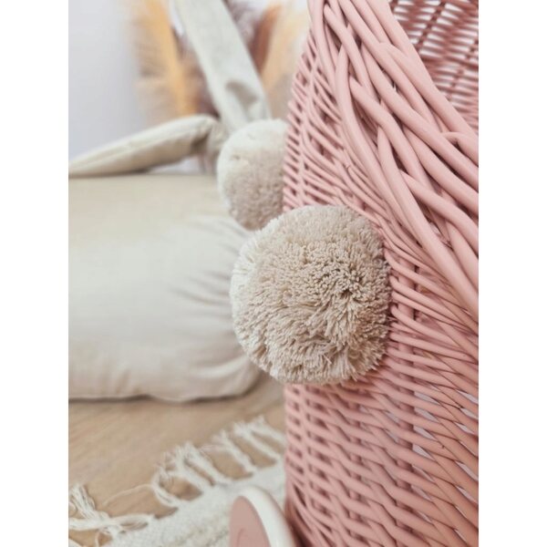 Passeggino in vimini per bambole, rosa sporco con pompon beige, in legno
