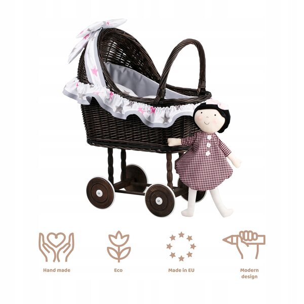 Passeggino per bambole in vimini con finiture rosse, trapunta e cuscino 55x30x57 cm
