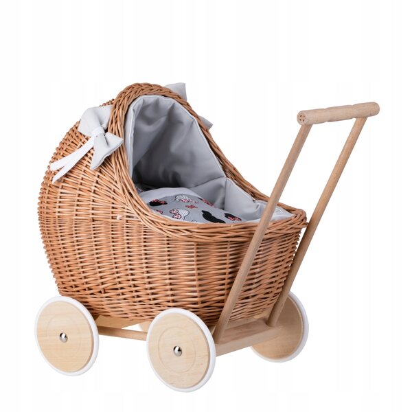 Puppenwagen aus Korbgeflecht mit grauer Polsterung, Kissen und Decke