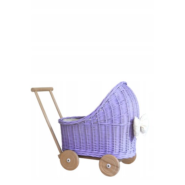 Lavendelfarbener Puppenwagen aus Korbgeflecht mit ecrufarbenem Leinen, Holz und Stoff
