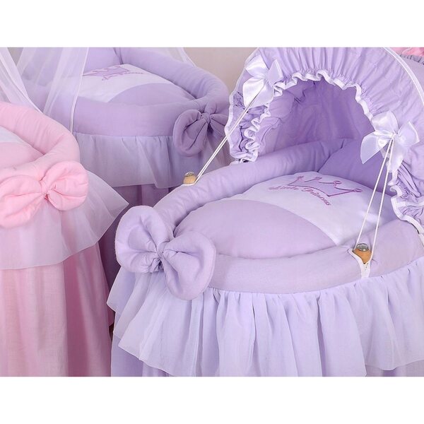 My Sweet Baby Puppenwagen aus fliederfarbenem Korbgeflecht mit elegantem Verdeck