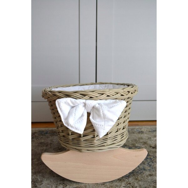 Passeggino in vimini beige con culla e biancheria da letto per bambole - artigianato per bambini 18m+