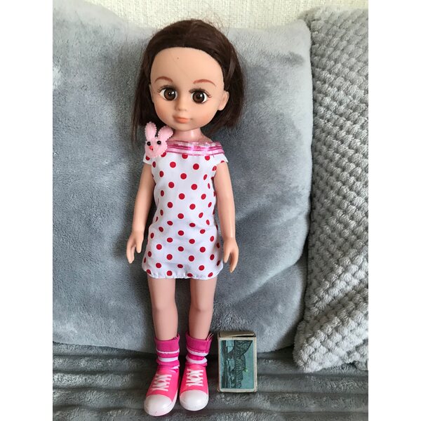 Bambola con capelli 34 cm usata per bambini 3+ con vestiti lavati