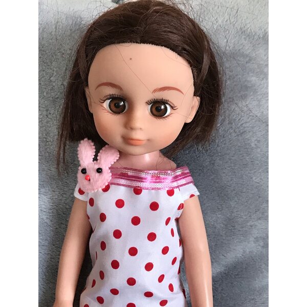 Bambola con capelli 34 cm usata per bambini 3+ con vestiti lavati
