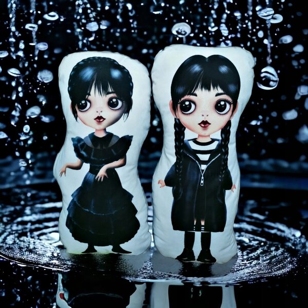 Cuscino Peluche Wednesday Adams XL in Microfibra e Poli-verniciatura Morbida Nero