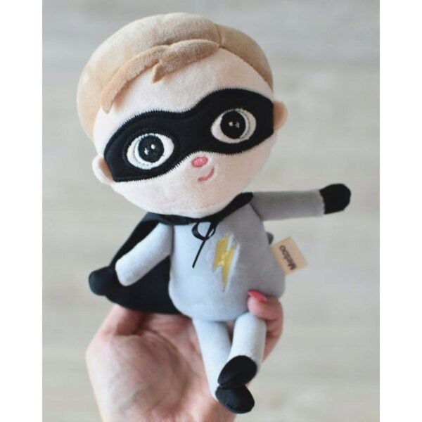Laletta di pezza Metoo Super Boy 22 cm, morbida e leggera per neonati