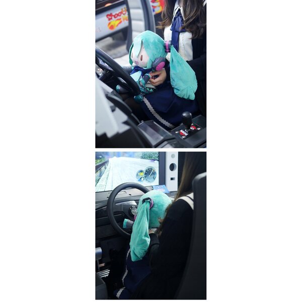 Hatsune Miku Plüsch 32 cm weich, zart und mit sicherem Leuchteffekt