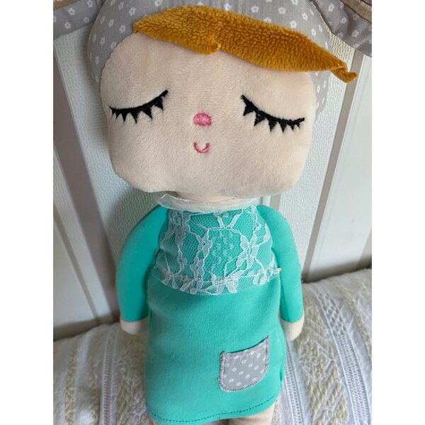 Miniroom Kanindocka Bunny Doll 33 cm con vestito verde in tessuto