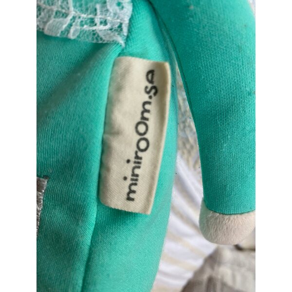 Miniroom Kanindocka Bunny Doll 33 cm con vestito verde in tessuto
