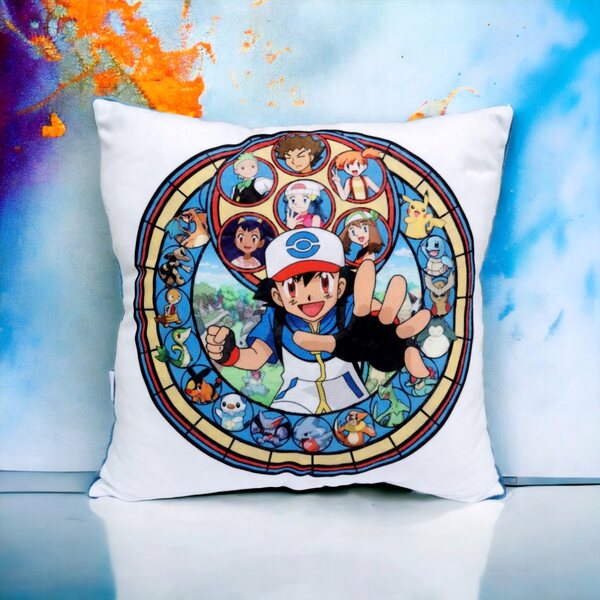 Dekokissen „Pokémon Ash“ aus weicher Mikrofaser und blauem Plüsch, 37 x 37 cm
