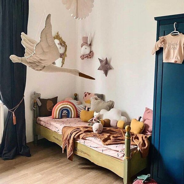 Hängender Schwan-Plüsch aus weißem Leinen und Baumwolle zur Dekoration des Kinderzimmers