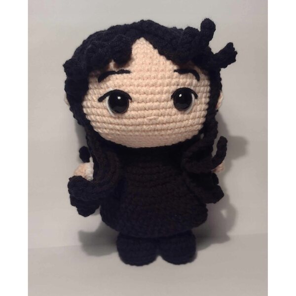 Handgefertigte Wednesday Addams Amigurumi-Puppe im Funko Pop-Stil, 15 cm groß
