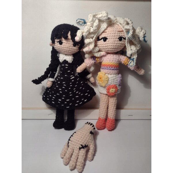 Griff Wednesday Addams Amigurumi-Maskottchen, handgefertigt aus antibakterieller Baumwolle