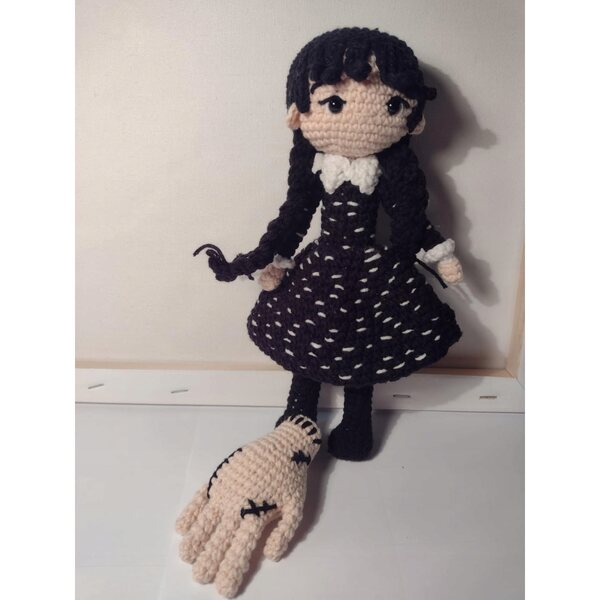 Griff Wednesday Addams Amigurumi-Maskottchen, handgefertigt aus antibakterieller Baumwolle