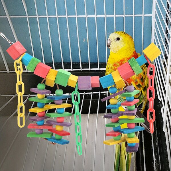 Giocattolo colorato in legno e plastica per uccelli, da appendere e mordere