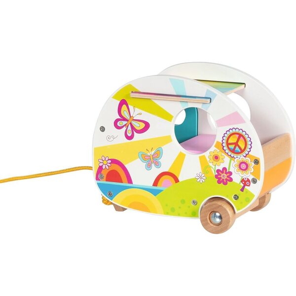 Goki Camperfreude Holzwohnwagen mit Zubehör für kreative Campingspiele