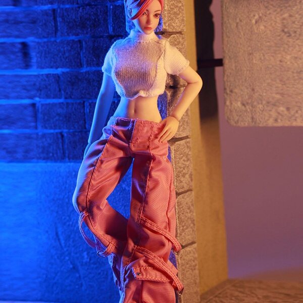 Kleidung für weibliche Actionfiguren im Maßstab 1:12. Rosa Cargohose aus realistischem Stoff