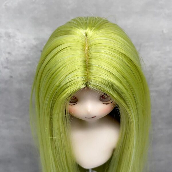 Avocadogrüne Puppe-Perücke aus weicher Seide, glattes Haar, Hitzestyling, 22–23 cm