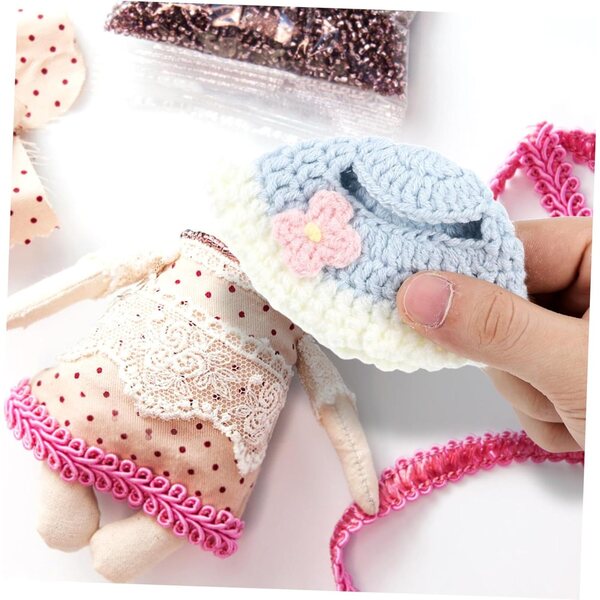 Set Cappello e Bavaglino Rosa per Bambole 17cm in Morbido Cotone con Fiori