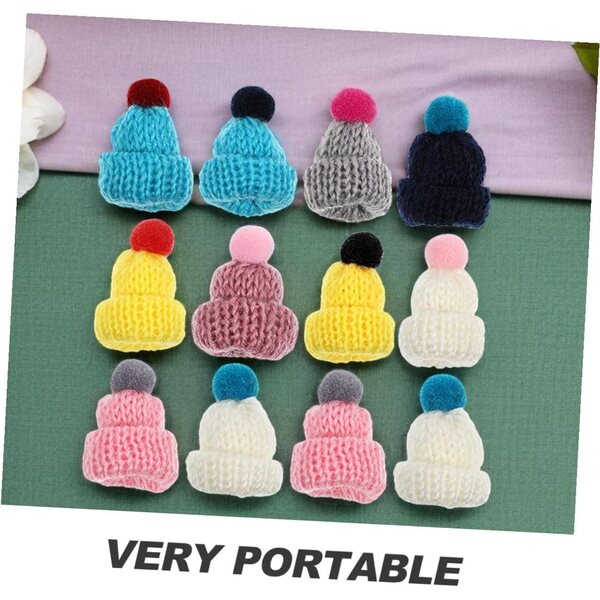 12 Cappellini Miniatura Colorati in Maglia per Decorazioni, Feste e Gioielli Creativi