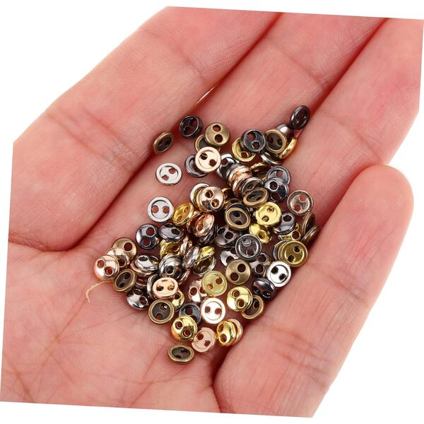 100 Mini Bottoni in Metallo Retrò per Bambole – Colori Assortiti e Alta Qualità