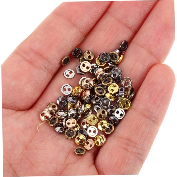 100 Mini Bottoni in Metallo Vintage per Bambole – Assortiti e Facili da Cucire