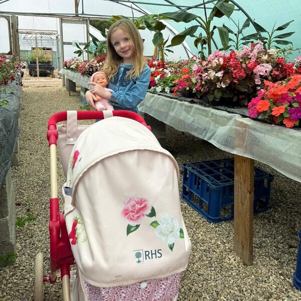 Rome RHS Flora – Puppenwagen mit verstellbarem Griff aus ökologischem Stoff, 55–78 cm
