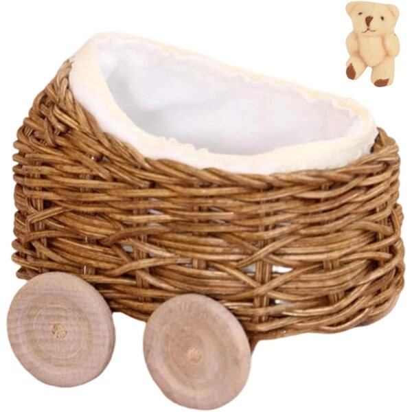 Miniaturwagen aus natürlichem Rattan mit beweglichen Rädern und Bär für Puppen