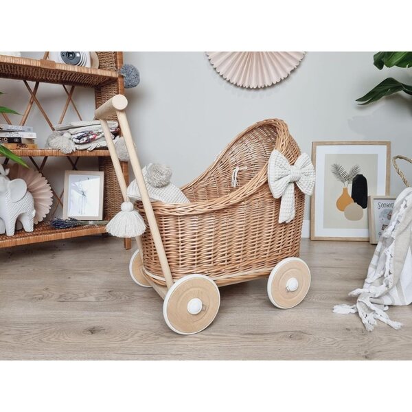 WikliBOX Kinderwagen aus Naturgeflecht für Puppen mit Holzrädern und Bettwäsche inklusive