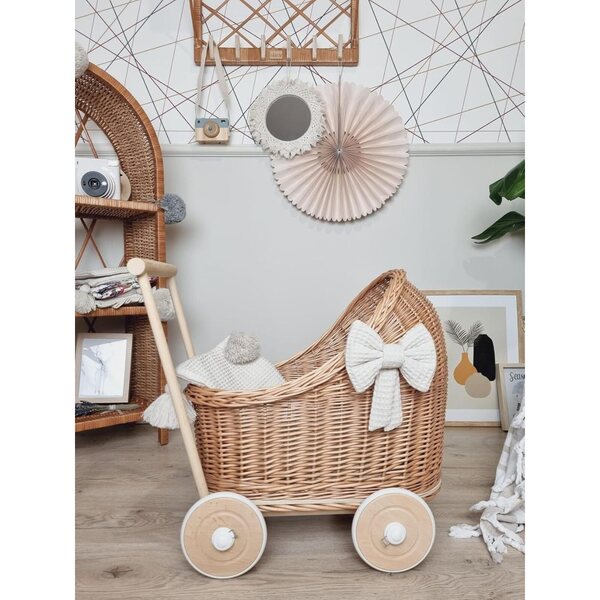 WikliBOX Kinderwagen aus Naturgeflecht für Puppen mit Holzrädern und Bettwäsche inklusive