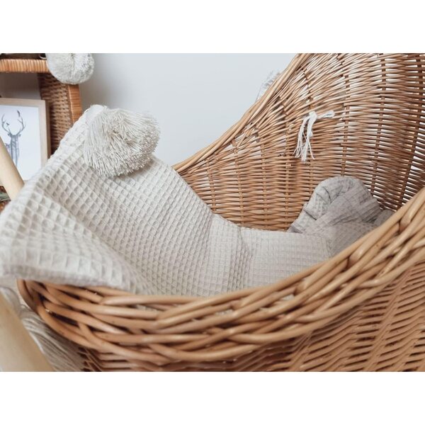 WikliBOX Kinderwagen aus Naturgeflecht für Puppen mit Holzrädern und Bettwäsche inklusive
