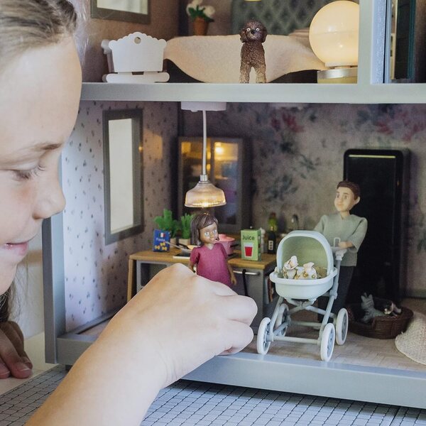 Lundby Set Bambole con Baby e Carrozzina per Casa delle Bambole in Scala 1:18